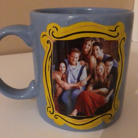 Other - 💙Friends 20oz mug - like new